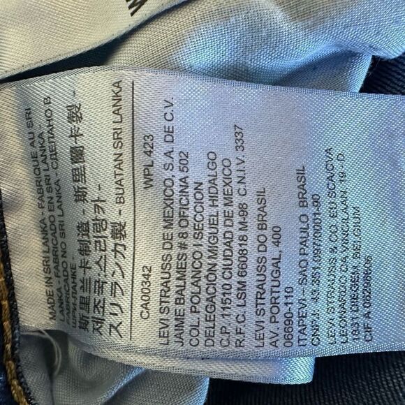 EUC Levi’s Women’s Boyfriend Jeans - Picture 10 of 12